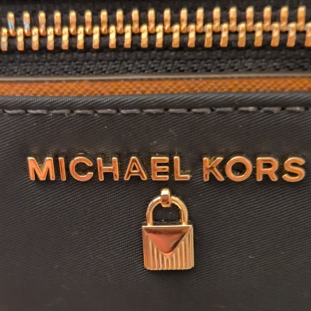 Michael Kors Navy Blue Cross Body Bag with Gold Details NWOT - Picture 4 of 16